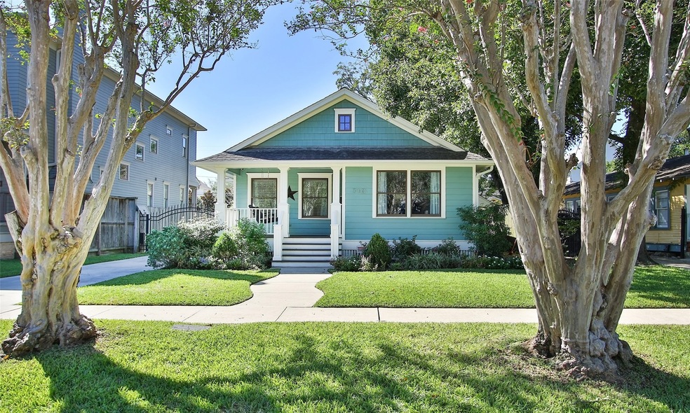 710 E 8th 1/2 St, Houston, TX 77007 - photo 1