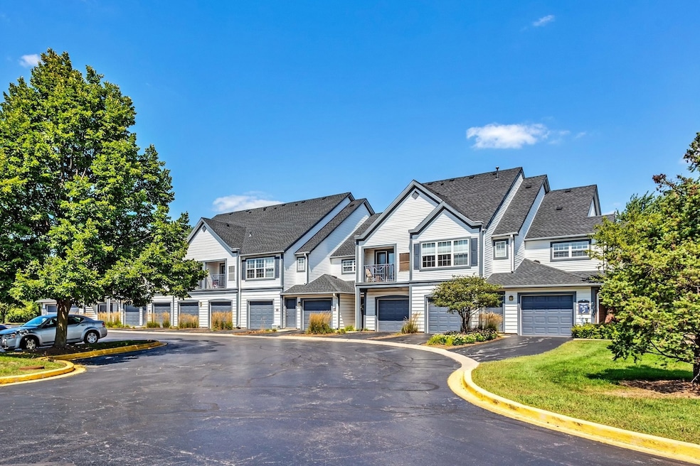 92 Gershwin Ct unit 92, Wheaton, IL 60189 - photo 1