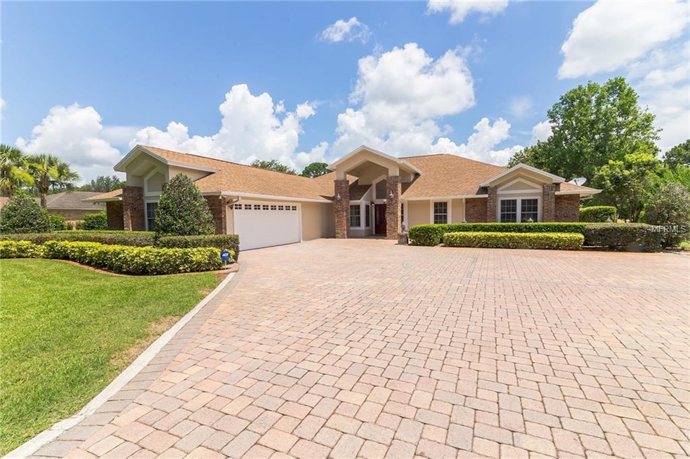 Welcome home to your move in ready light & bright 