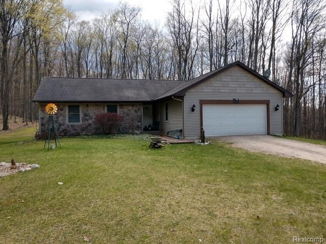 Ranch on 10 acres w/Pole Barn