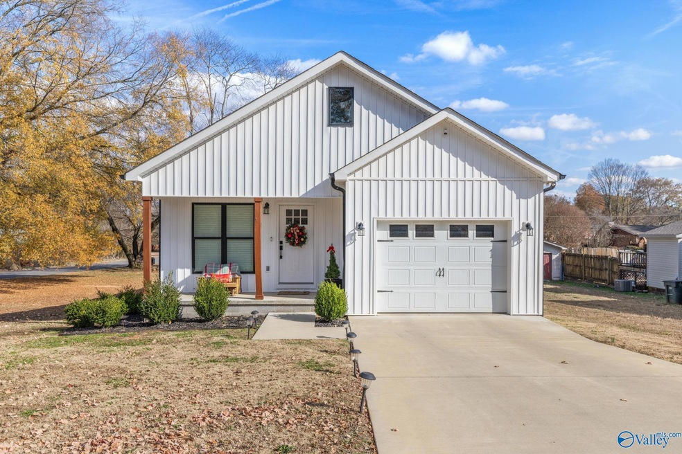 422 N Fulton St, Florence, AL 35630 - photo 1