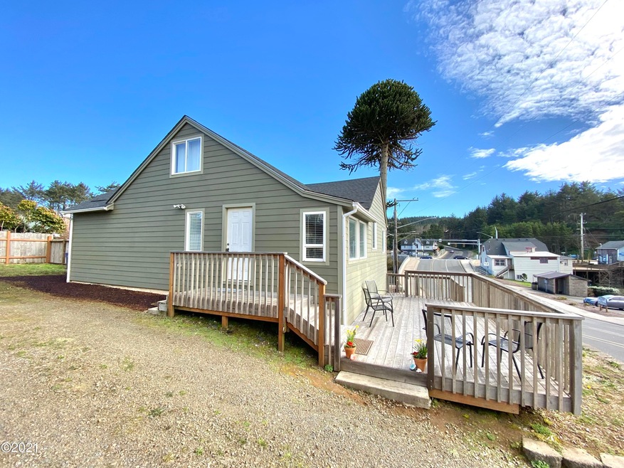 633 SW 32nd St, Lincoln City, OR 97367 - photo 1