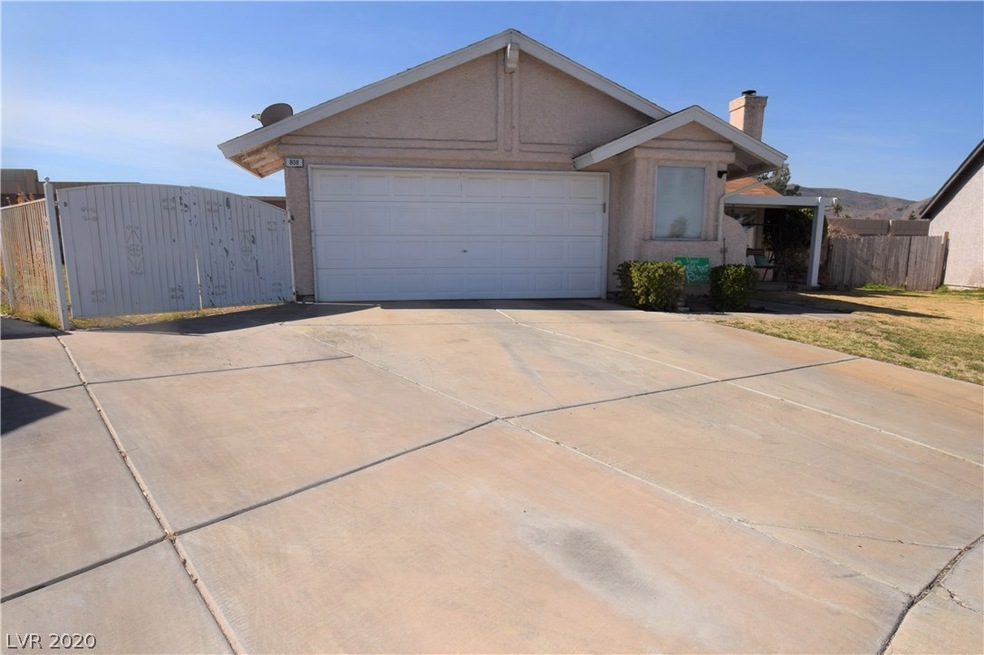 SINGLE STORY HOME WITH RV GATE!