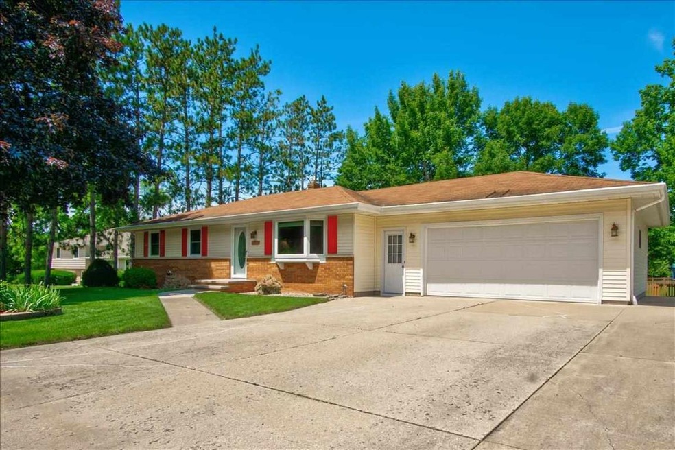 3090 W 1st Ave, Appleton, WI 54914 - photo 1