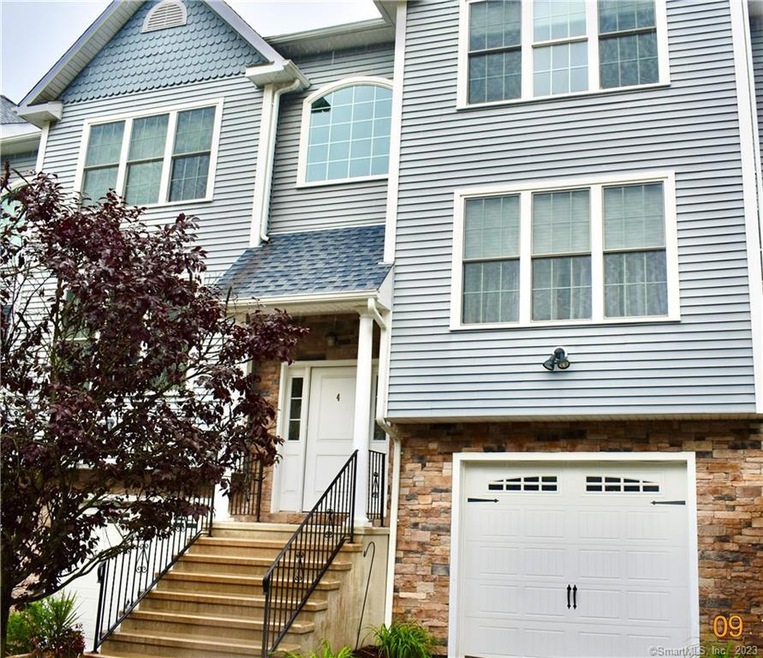 4 Oak Branch Drive.       Oak Meadows.   Brookfiel