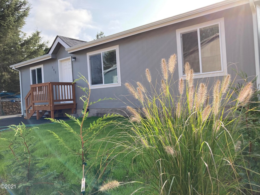 707 SE Neptune Ave, Lincoln City, OR 97367 - photo 1