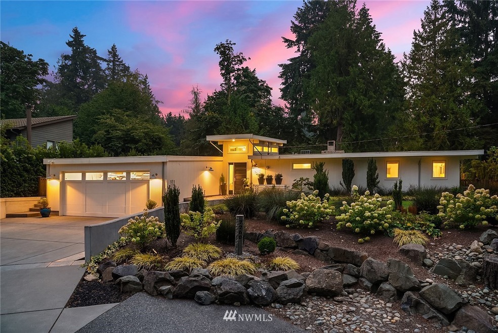 7260 W Mercer Way, Mercer Island, WA 98040 - photo 1