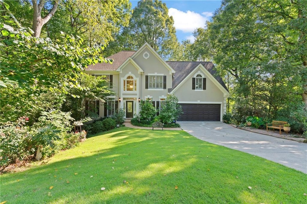 View of front of house with a front lawn in cul-de