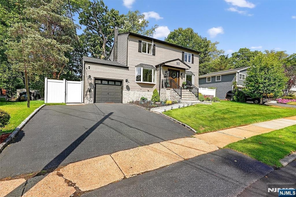 Sold $920,000 • Co-Listing Agent