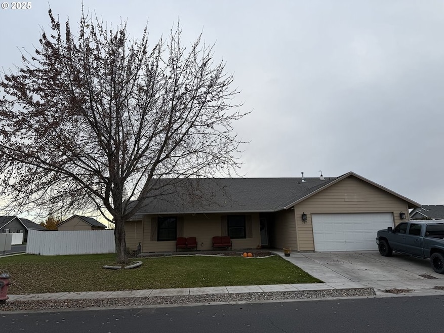 717 W Pheasant Ave, Hermiston, OR 97838 - photo 1