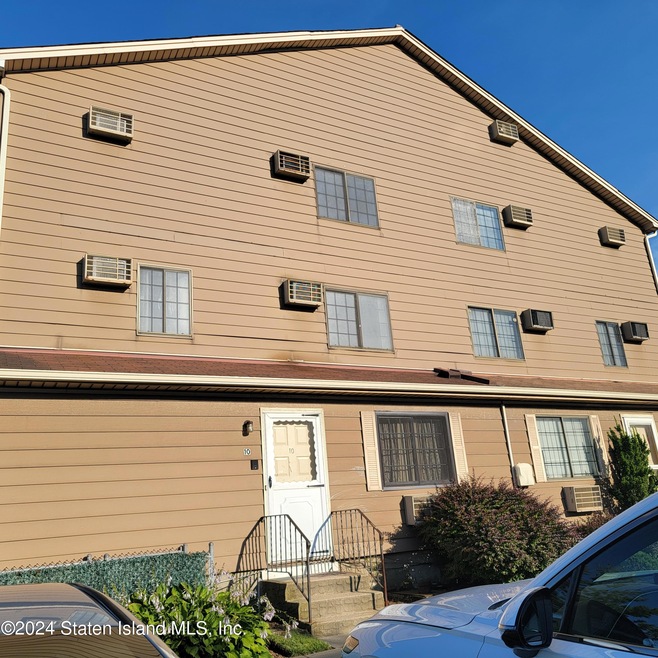 10 Lamped Loop, Staten Island, NY 10314 - photo 1