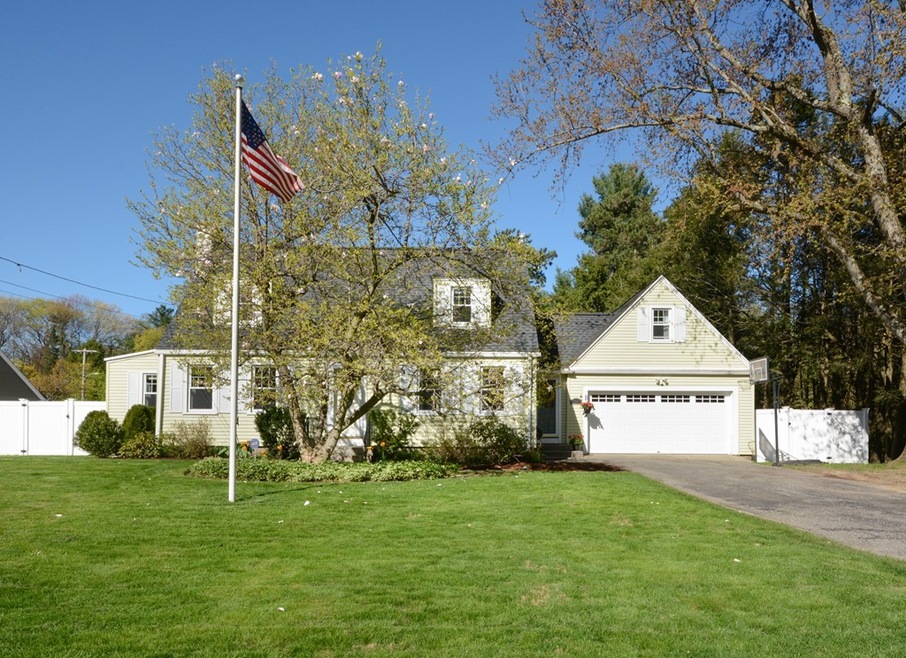 724 Salisbury St, Worcester, MA 01609 - photo 1