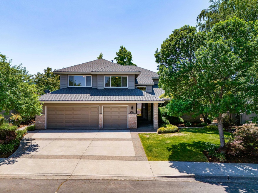 2466 Meadow Creek Dr, Medford, OR 97504 - photo 1