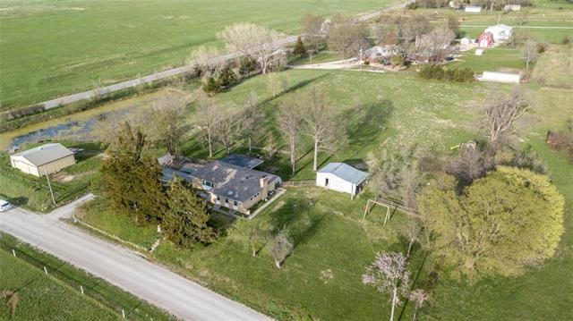 19925 S Hedge Ln, Spring Hill, KS 66083 - photo 1