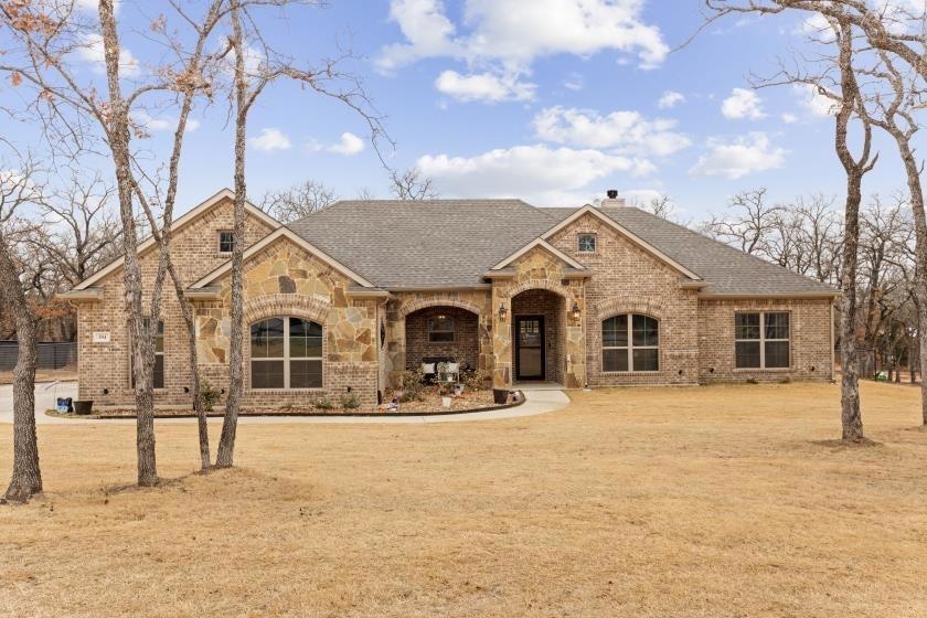 304 Scenic Wood Dr, Azle, TX 76020 - photo 1