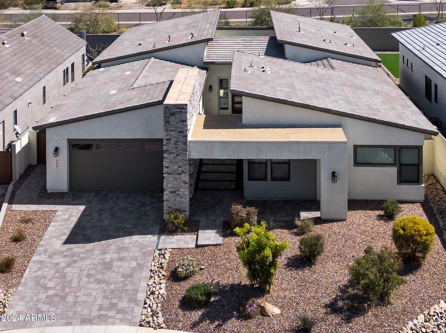04-Aerial front of home