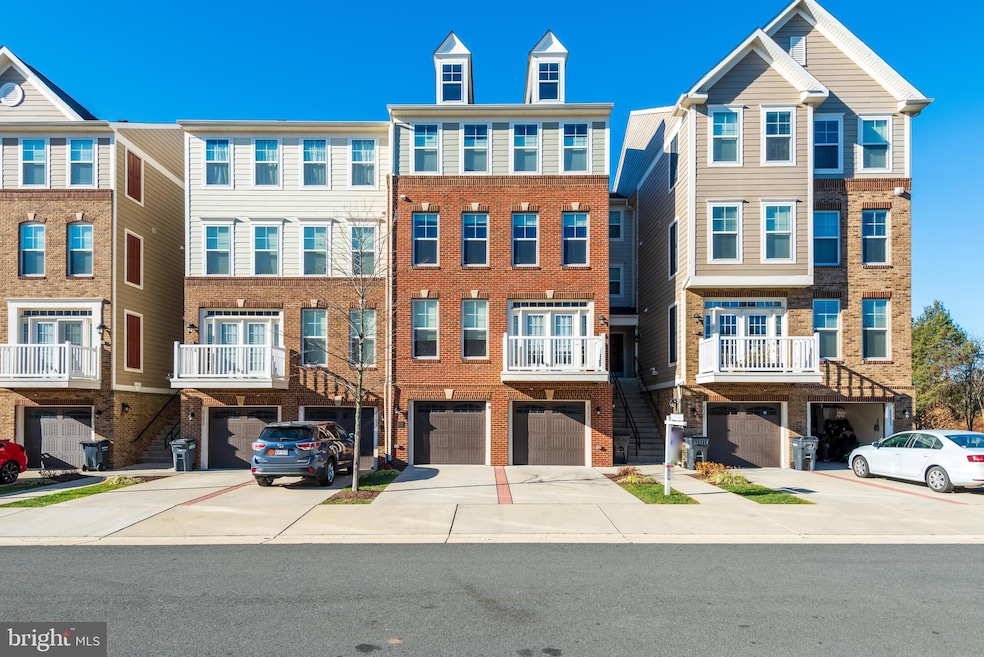 25205 Briargate Terrace, Chantilly, VA 20152 - photo 1