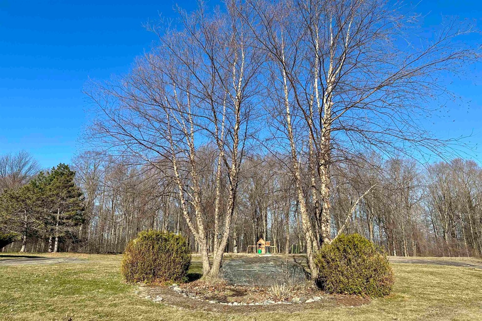 548 Ridgefield Rd, Shelburne, VT 05482 - photo 1