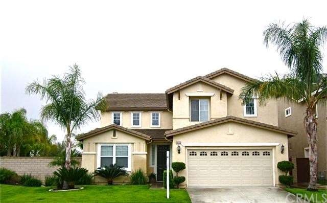 Beautiful 2-story home with an open floor plan and