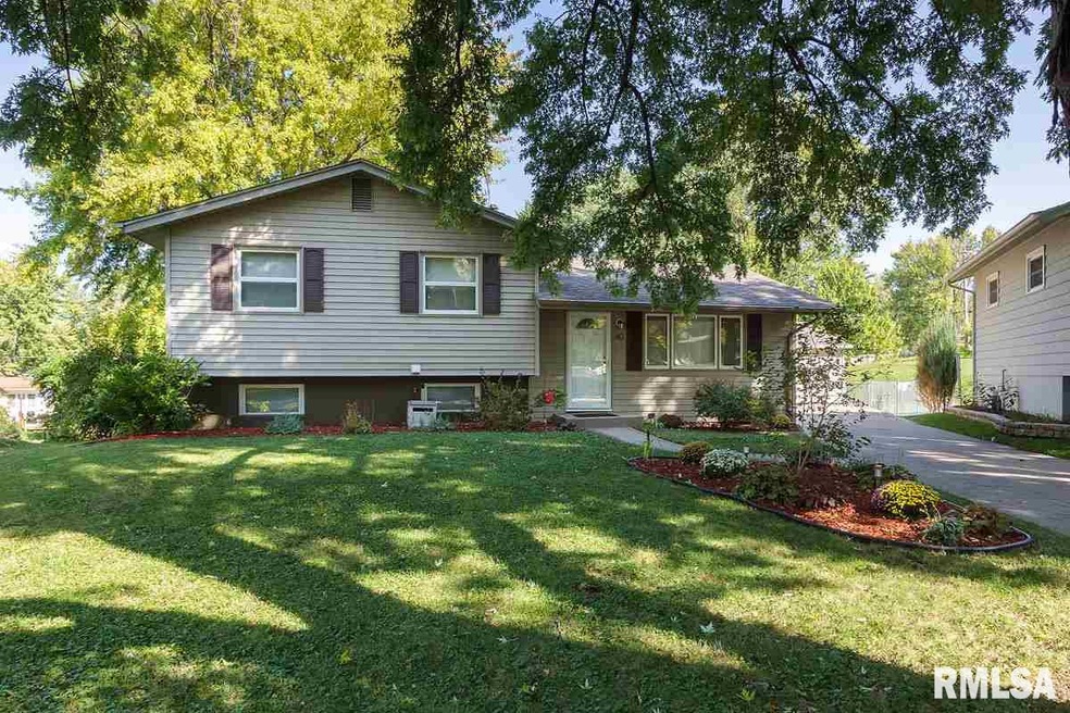 40 Parklane Cir, Bettendorf, IA 52722 - photo 1