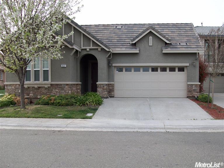 Great looking single story Elliott-built home.