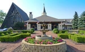 269 Fontana Blvd unit 570, Fontana, WI 53125 - photo 1