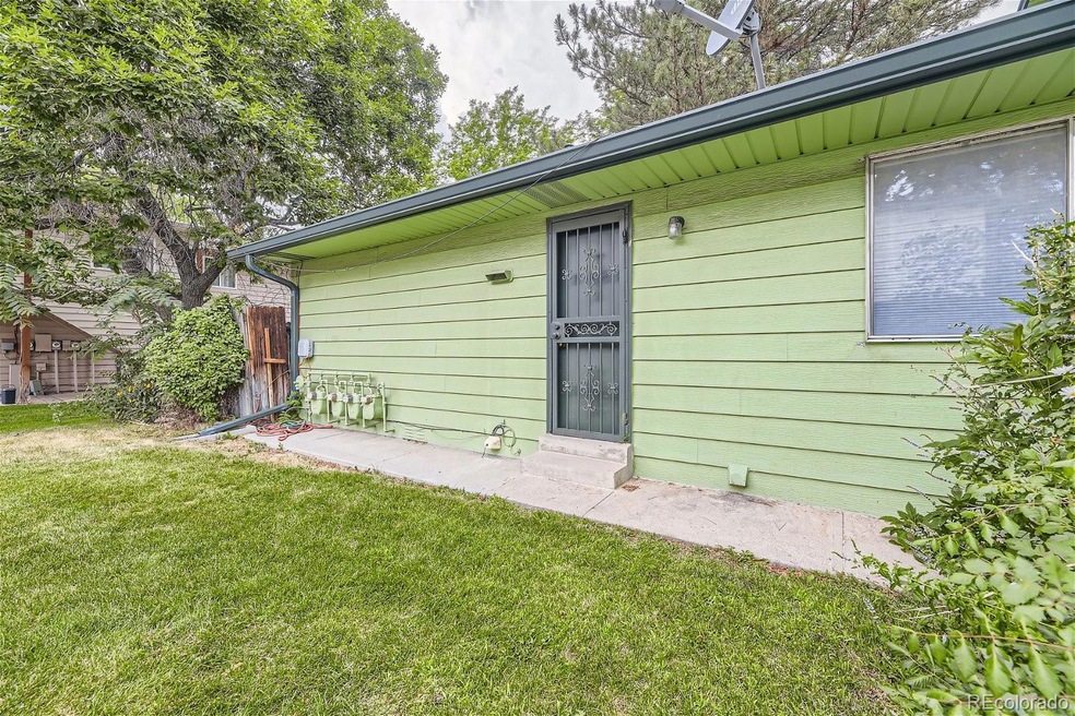 99 Nome Way unit A, Aurora, CO 80012 - photo 1