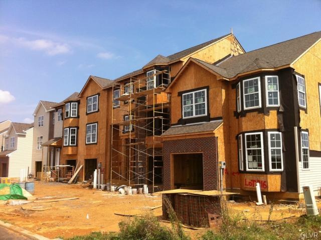 5291 Spring Ridge Dr E, Macungie, PA 18062 - photo 1