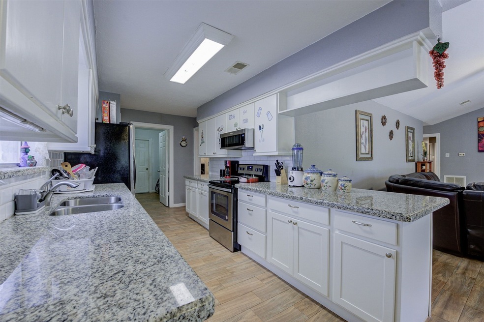 7438 Tall Pines Dr, Houston, TX 77088 - photo 1