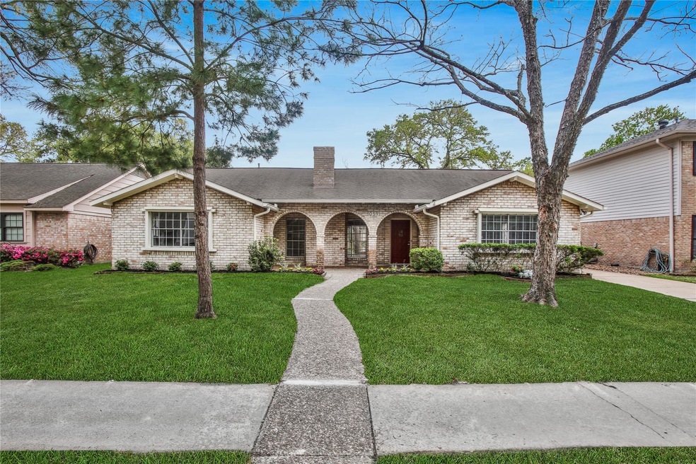 1059 Richelieu Ln, Houston, TX 77018 - photo 1