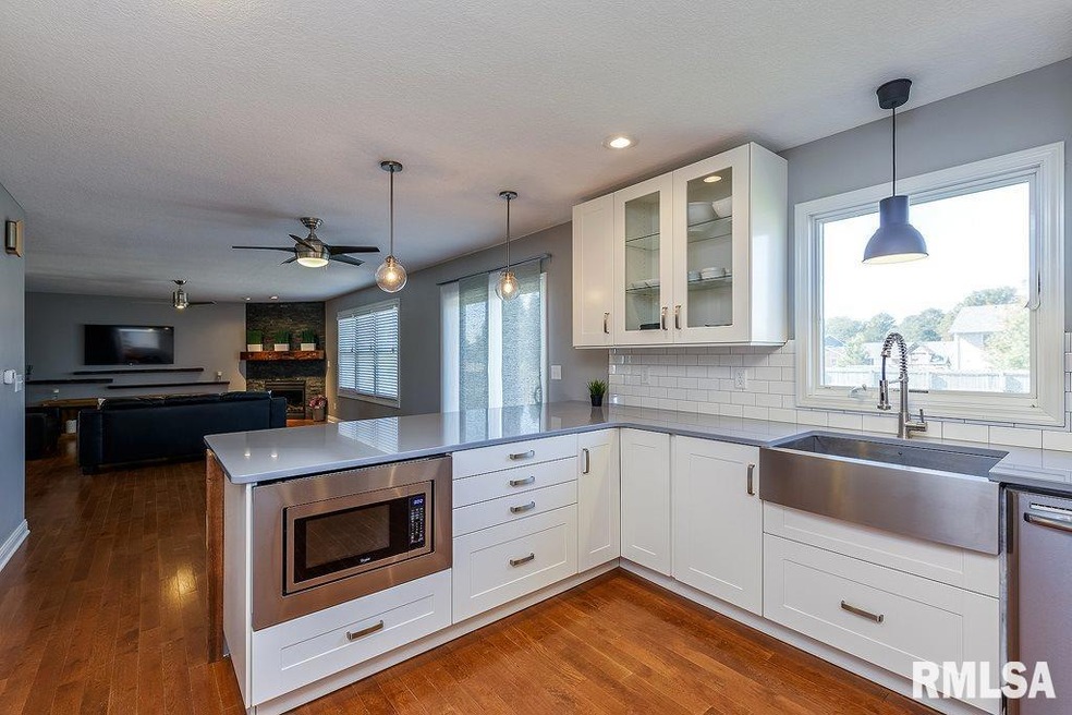 4 Jacob Dr, Eldridge, IA 52748 - photo 1