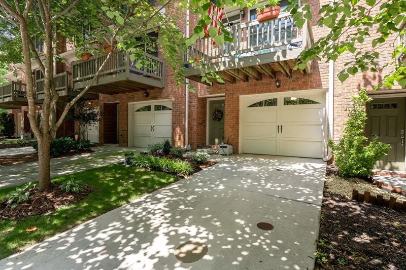 This immaculately maintained townhome is in Idlewo