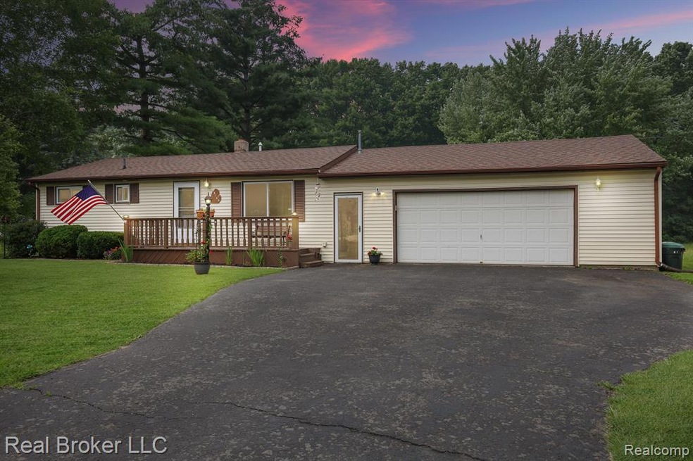 5199 Nash Dr, Flint, MI 48506 - photo 1