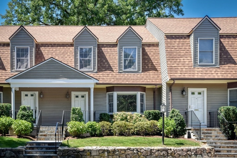 18 Wiswall Cir unit 18, Wellesley, MA 02482 - photo 1