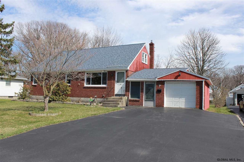 107 Edgecomb St, Albany, NY 12209 - photo 1