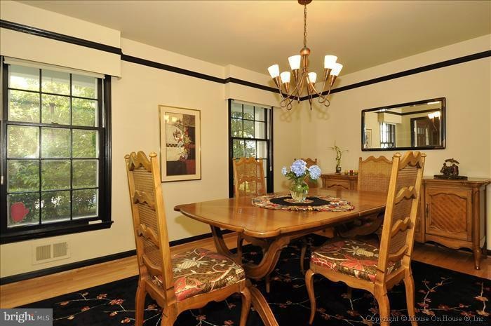 4504 Valley Forge Dr, Rockville, MD 20853 - photo 1