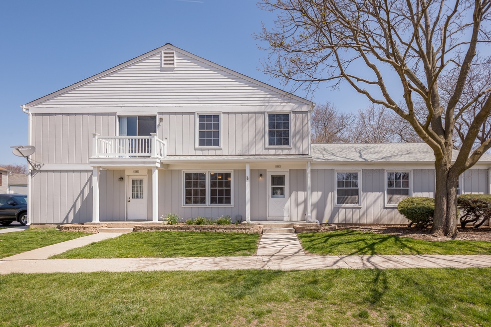 418 James Ct unit C, Glendale Heights, IL 60139 - photo 1