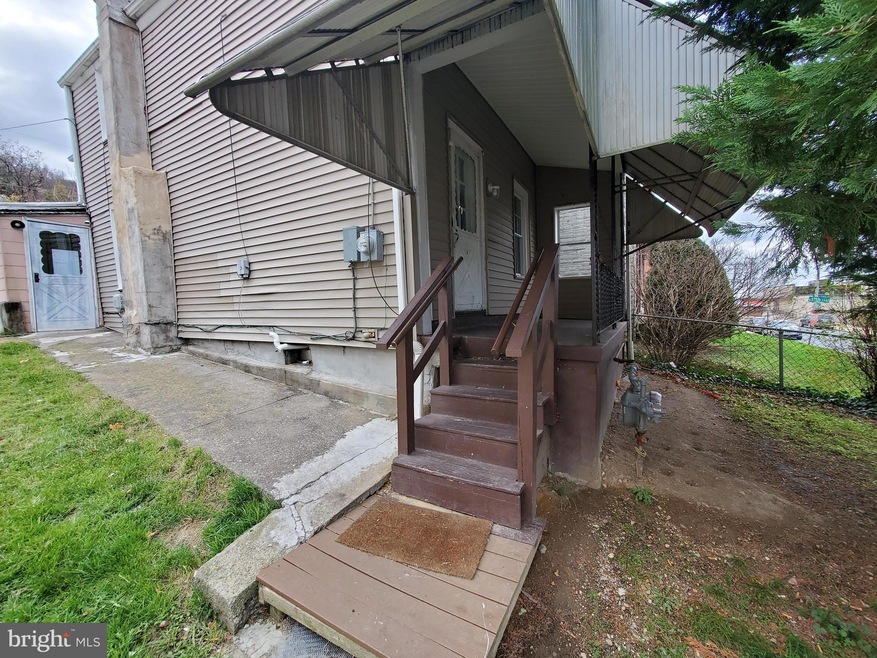 1736 Fairview St, Reading, PA 19606 - photo 1