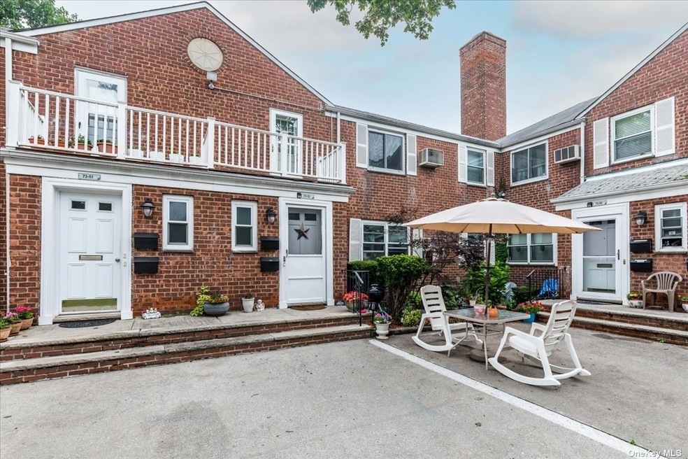 73-53 255th St unit 2nd Fl, Glen Oaks, NY 11004 - photo 1