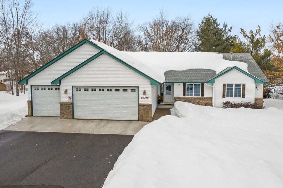38298 Great Oaks Ct, North Branch, MN 55056 - photo 1