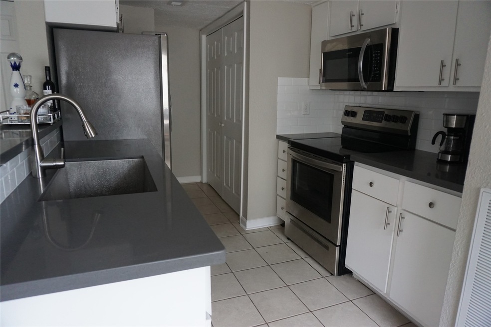 5630 Birchmont Dr unit C, Houston, TX 77091 - photo 1