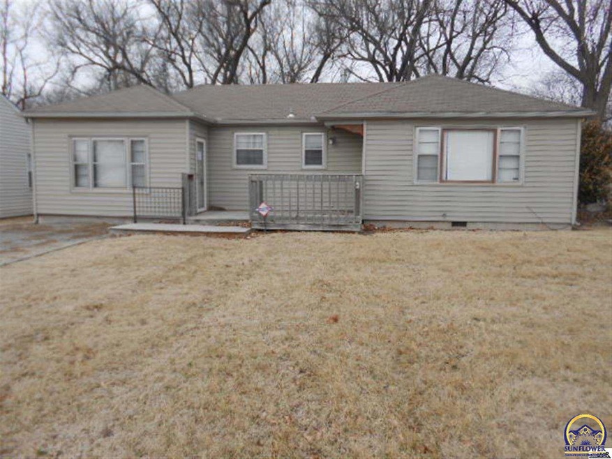 2413 SW Gage Blvd, Topeka, KS 66614 - photo 1