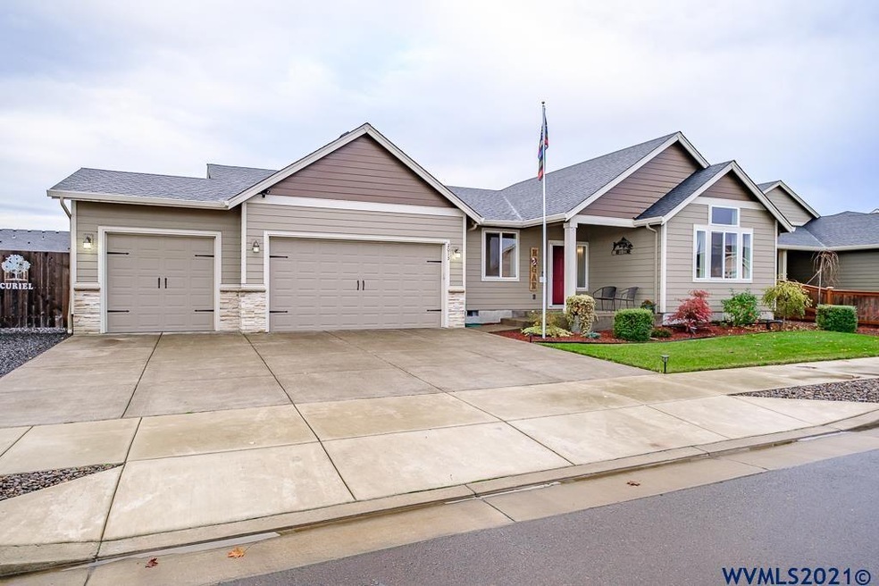 2013 NE Evergreen Ave, Albany, OR 97321 - photo 1