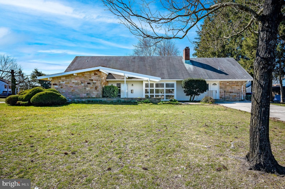 8 Windover Ln, Willingboro, NJ 08046 - photo 1