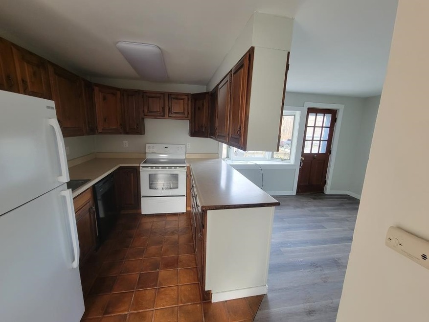 106 W Main St unit 5, Hillsborough, NH 03244 - photo 1