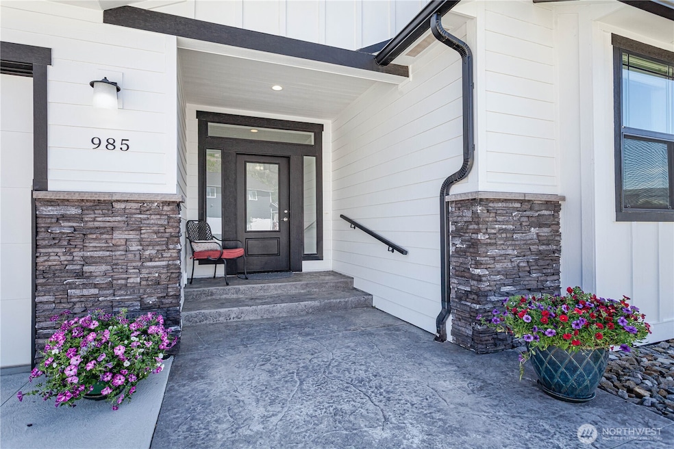 985 Spring Mountain Dr, Wenatchee, WA 98801 - photo 1