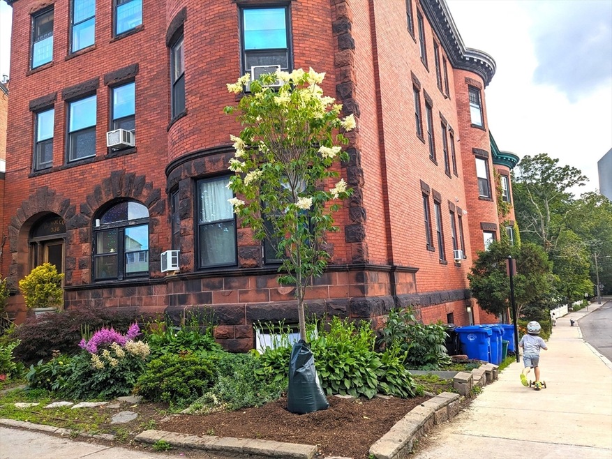 336 Washington St unit 3, Brookline, MA 02445 - photo 1