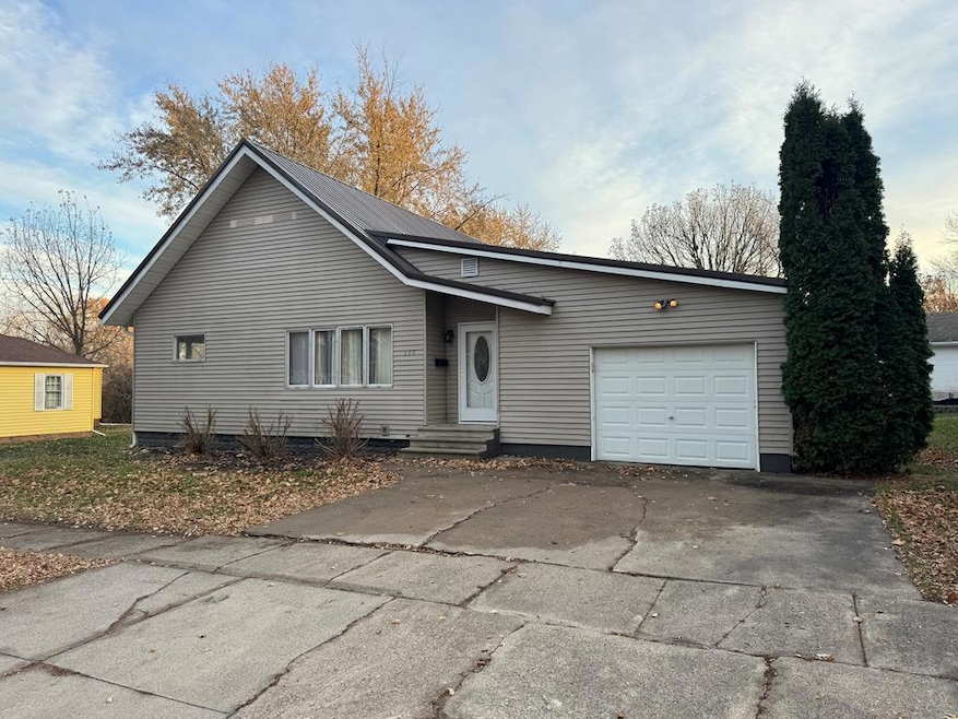 113 E Lake St, Rockwell City, IA 50579 - photo 1