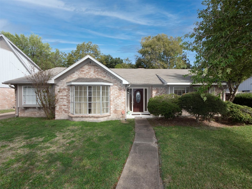 4326 Black Locust Dr, Houston, TX 77088 - photo 1