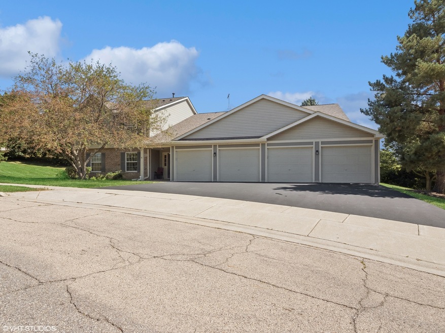 305 Buckingham Cir unit 2A, Elgin, IL 60120 - photo 1